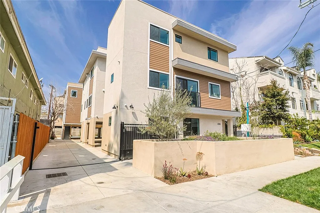 4 bed, 1369 sqft, $3,845 — Photo 1