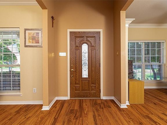 4th image of 1303 Canterbury Ct