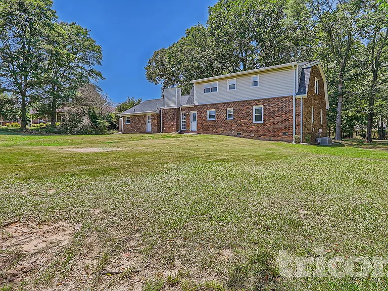 130 Southwood Ct — Photo 3