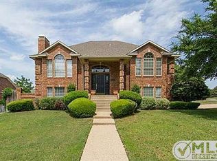 2800 Walnut Ln, Hurst, TX 76054