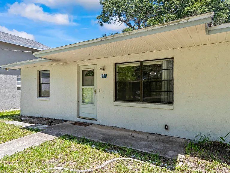 1205 S Flagler Ave — Photo 5