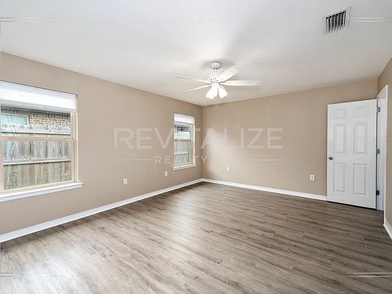 1549 Majesty Loop — Photo 23