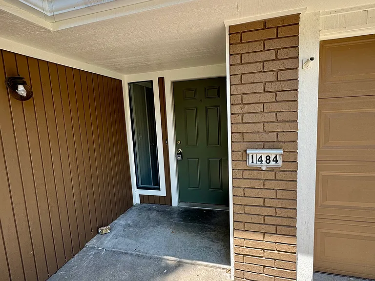 1484 E Cortland St — Photo 17