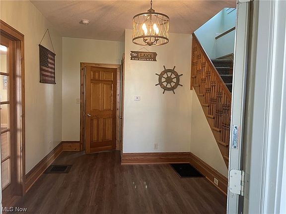 3rd image of 615 Lake Ave