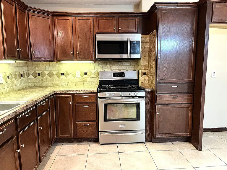 1128 S Sedgwick St — Photo 3