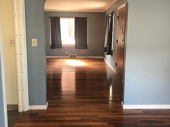 3rd image of 2302 W Ayres Ave
