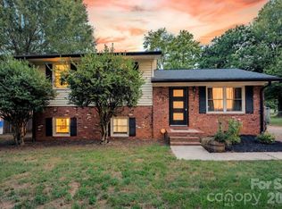 827 Brookwood Dr, Mooresville, NC 28115
