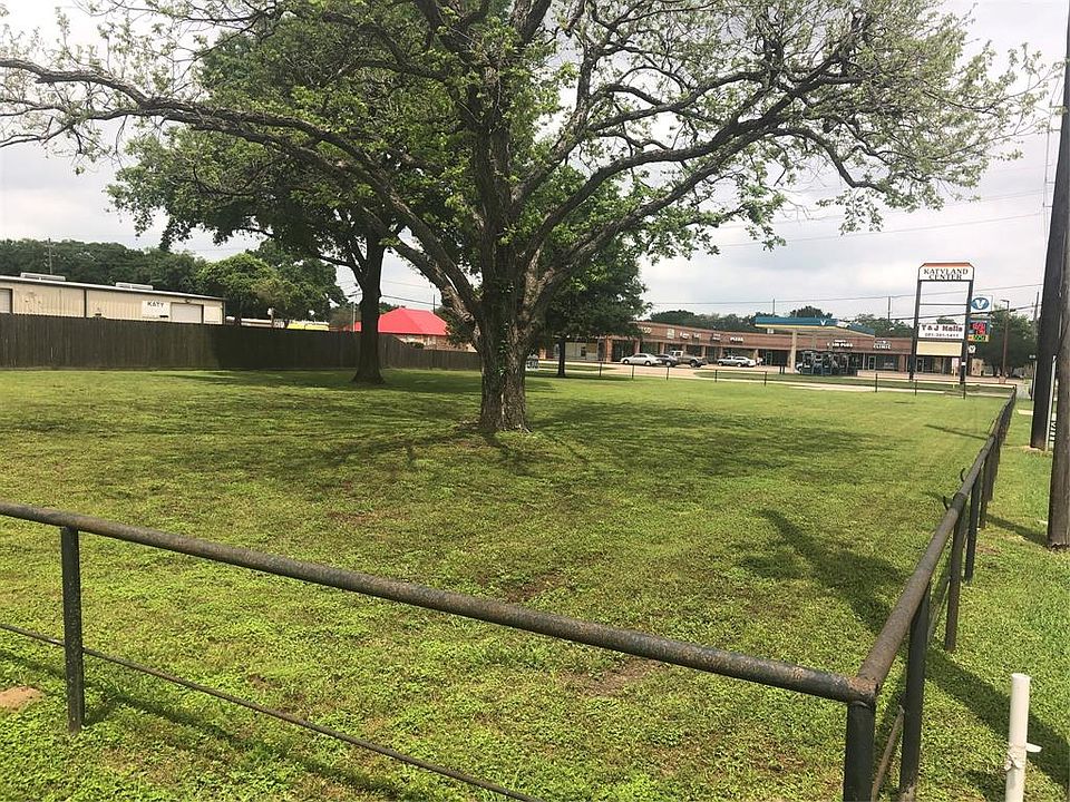 1st image of 0 E 5th St