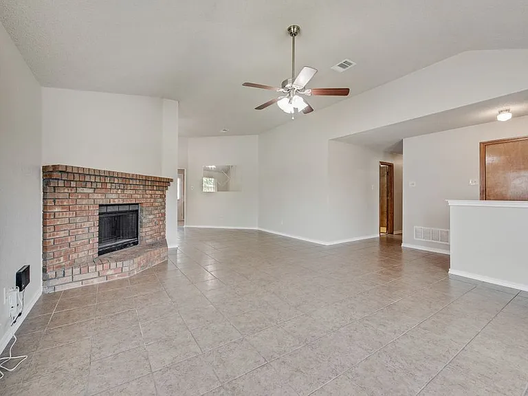 2618 Trumpet Dr — Photo 10