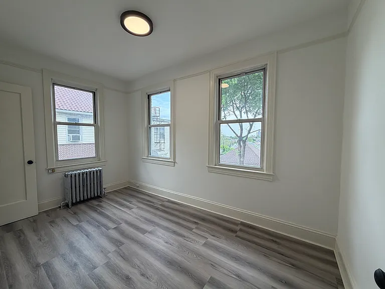 722 E 231st St #1 — Photo 11