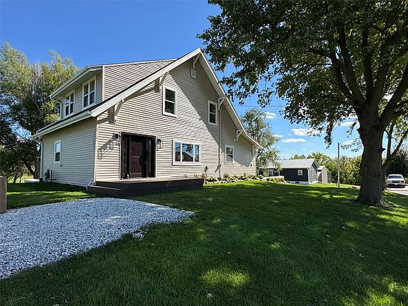 3rd image of 100 8th St