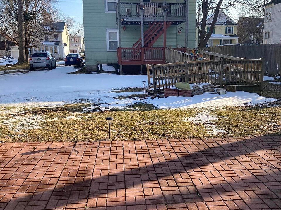 268 Linden St Pittsfield MA Zillow Apartments for Rent in Pittsfield