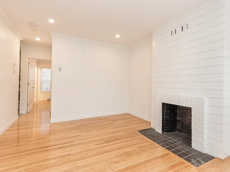 99 W Springfield St #3 — Photo 2