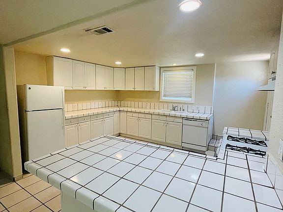 5th image of 3146 N St Unit B