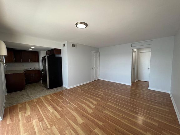 4th image of 7931 East Dr Unit 403-7931-4