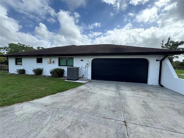 900 Crestwood Rd — Photo 38