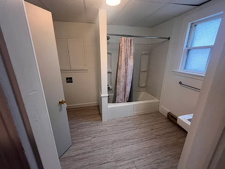 547 Main St #1 — Photo 3