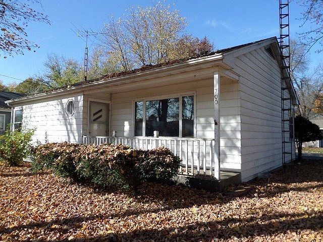 1st image of 700 W Pleasant Ave