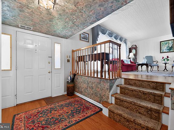 5th image of 878 Morefield Rd