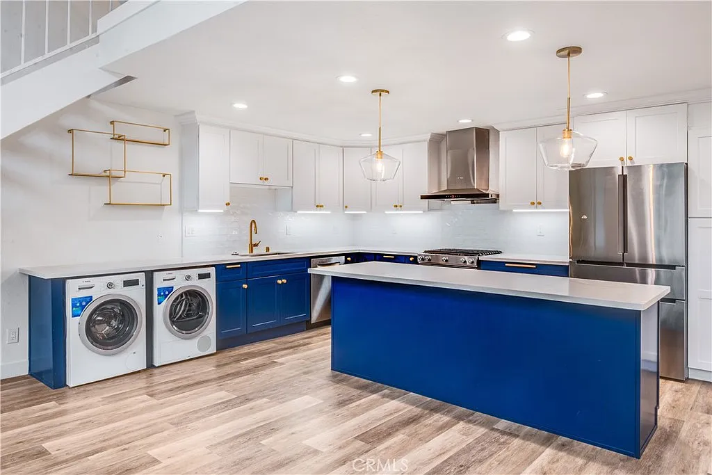 2 bed, 1845 sqft, $6,490 — Photo 3