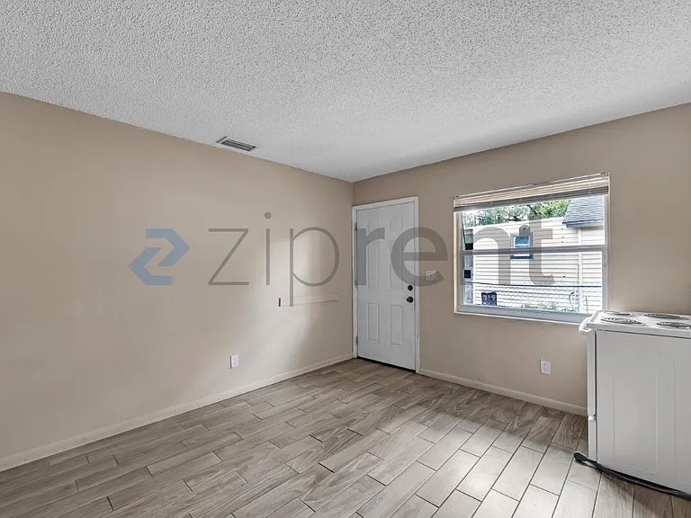 8117 N Mulberry St #B — Photo 4