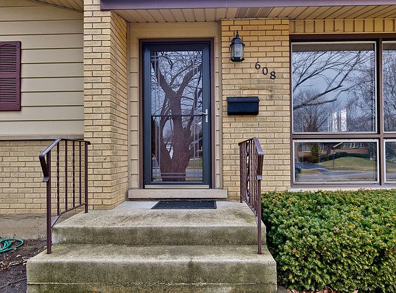 2nd image of 608 Greenwood Dr
