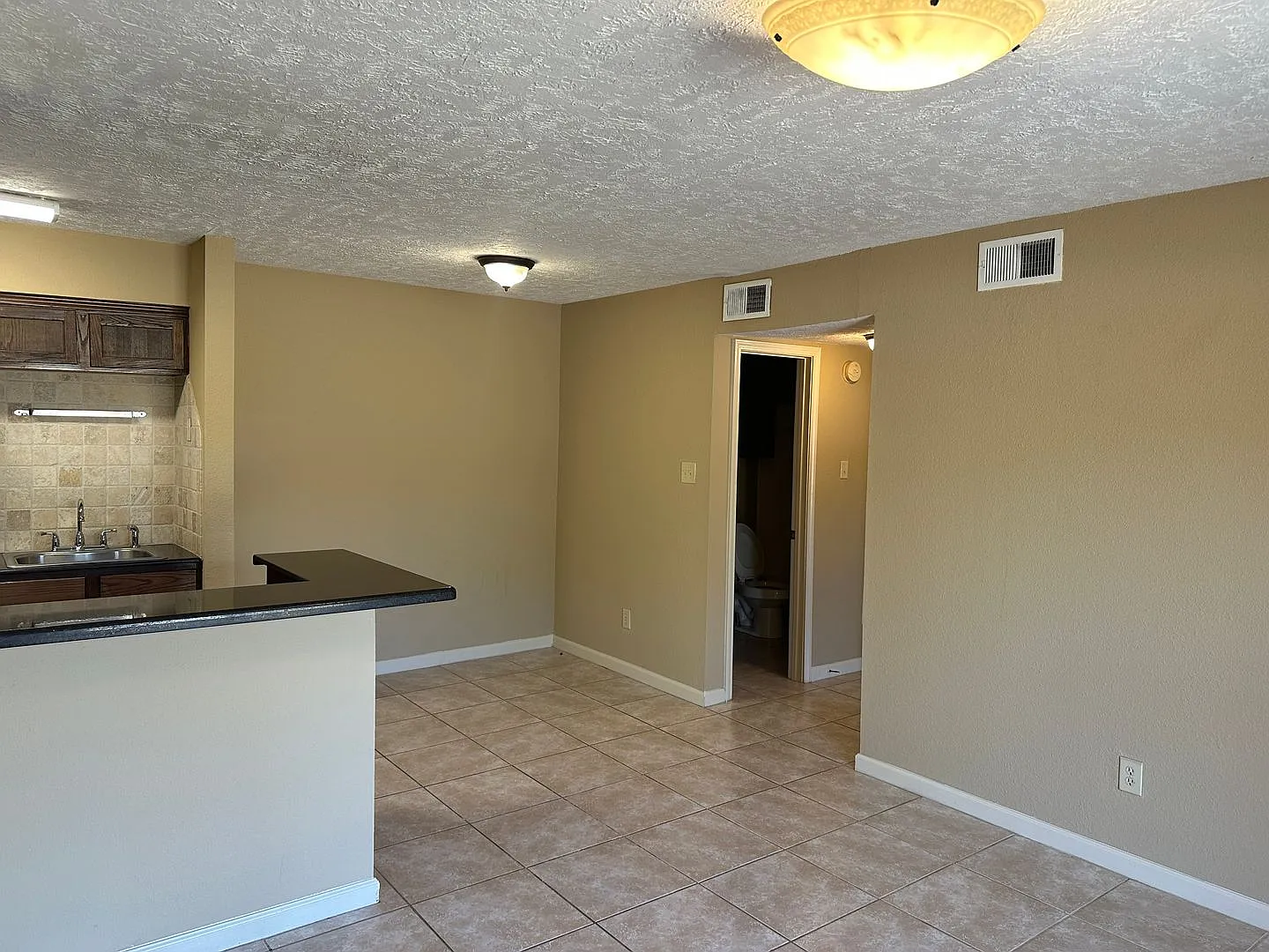 College Station - Cripple Creek Condos - 1 bedroom - 1 bath - pool on site. — Photo 3