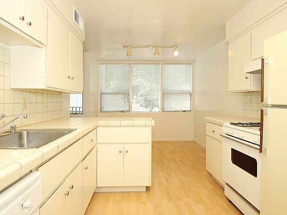 4th image of 122 E Creek Dr APT 3B