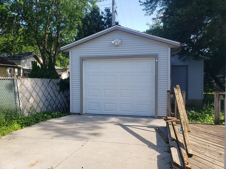 2709 Commercial Ave — Photo 16