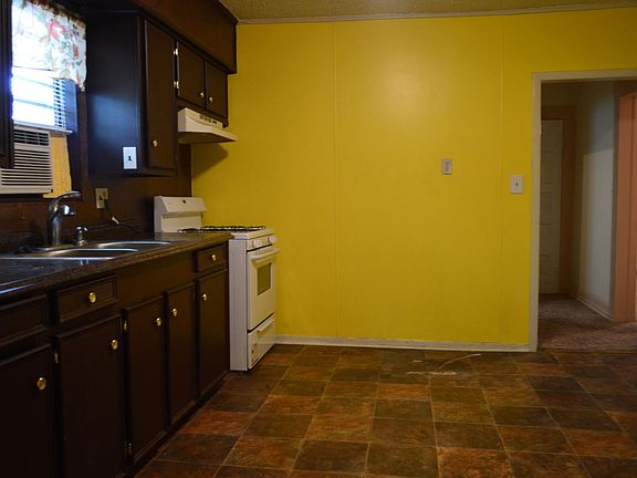 2nd image of 513 McKinney St