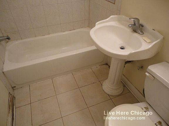 2nd image of 1900 W Winona St #19323
