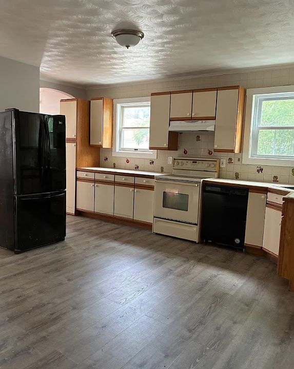 1st image of 98 Austin St APT 1