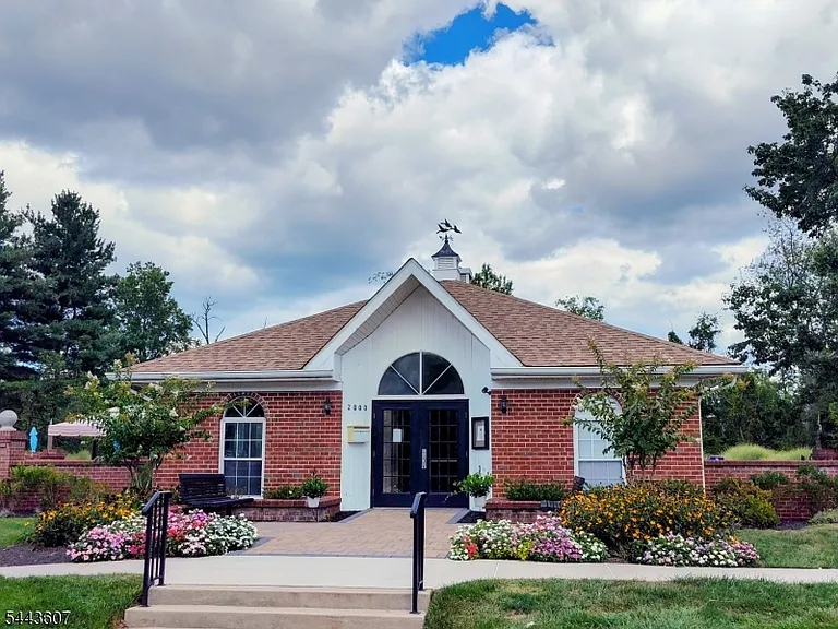 816 Breckenridge Dr — Photo 17