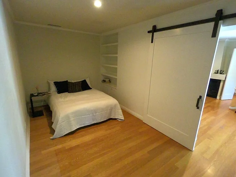 2285 N Beachwood Dr #12 — Photo 37
