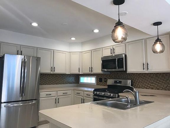 2nd image of 3025 Crane Dr