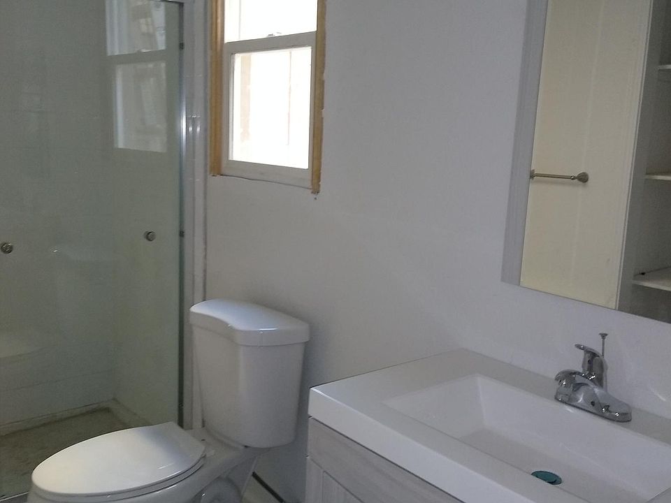 1st image of 209 E Park St