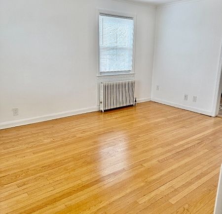 3rd image of 547 Willow Ave
