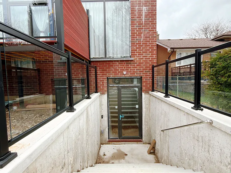 17 Cavotti Cres — Photo 2
