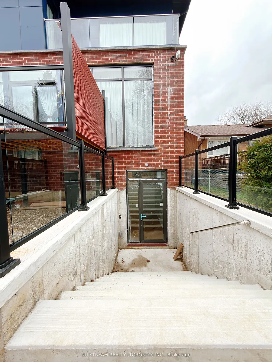 Building Photo - 17 Cavotti Cres
