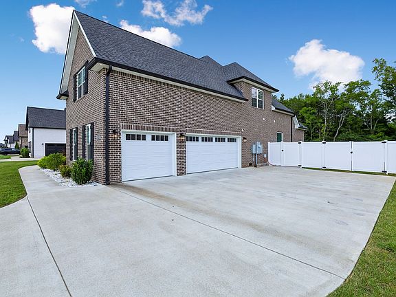3rd image of 2614 Holly Springs Dr