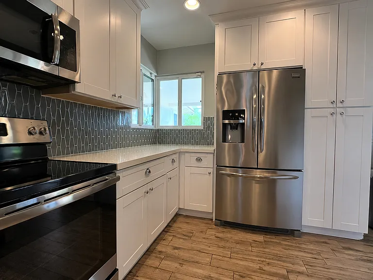 2201 E Fairmount Ave — Photo 16