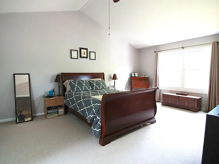 325 Meadowview Ln — Photo 13