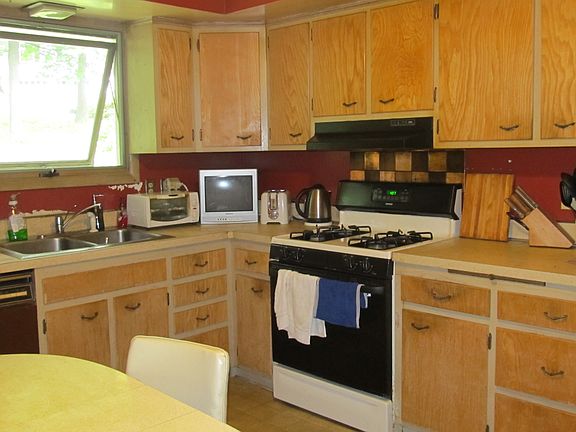 5th image of 425 Magnolia Dr