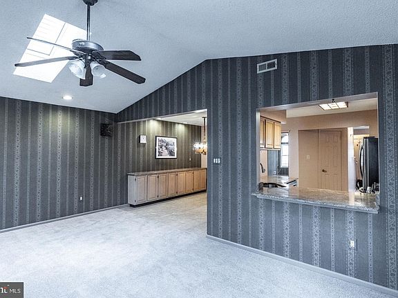 5th image of 111 Sandhurst Dr