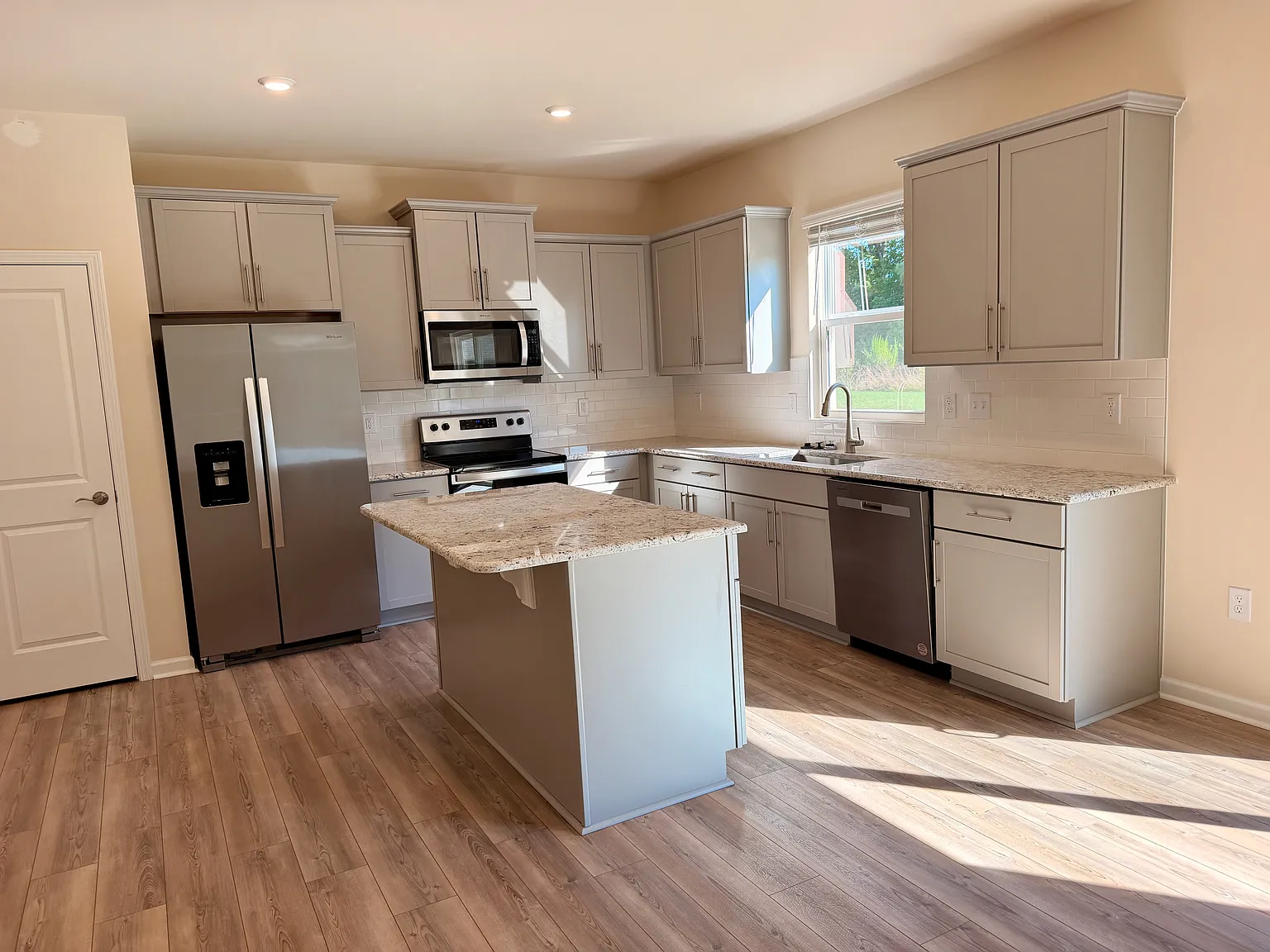 3 bed, 2083 sqft, $2,199 — Photo 3