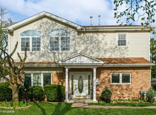 209 E Dennis Rd, Wheeling, IL 60090