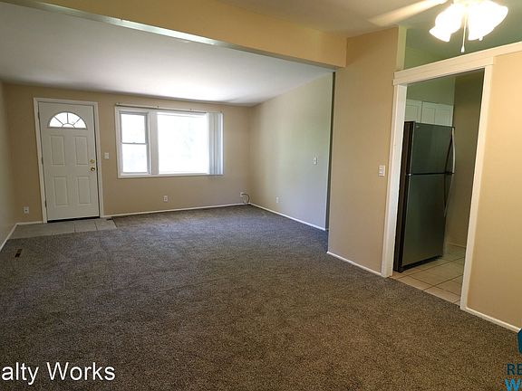 3rd image of 611 Eldora Ln