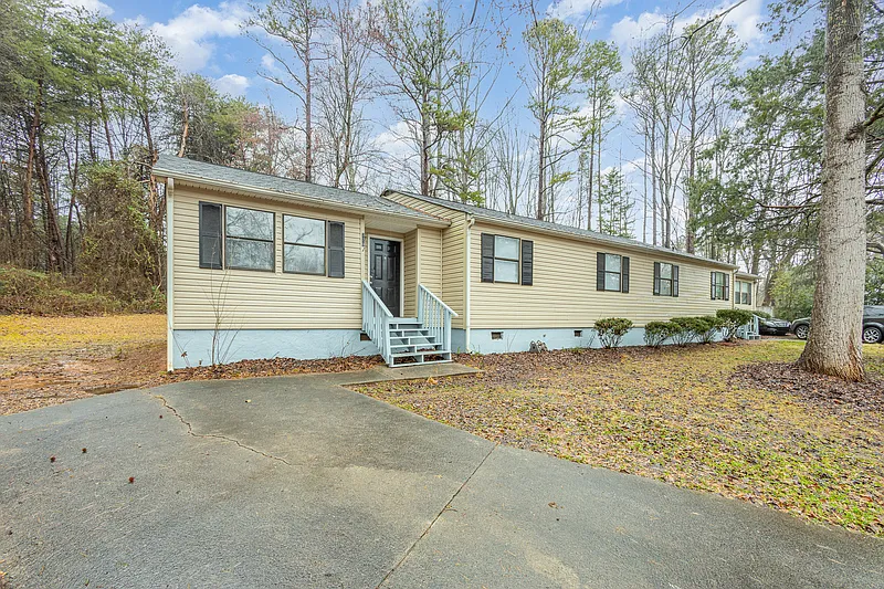 3 bed, 2.0 bath, 1187 sqft, $1,650 — Photo 2