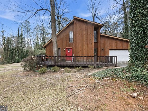 3rd image of 658 Tucker Rd