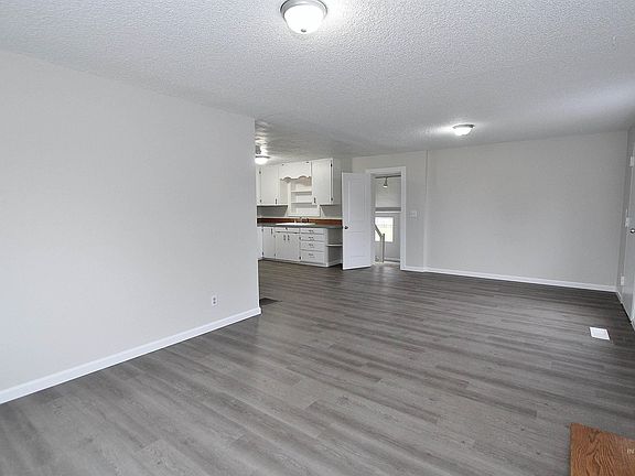 5th image of 446 Lake Lowell Ave